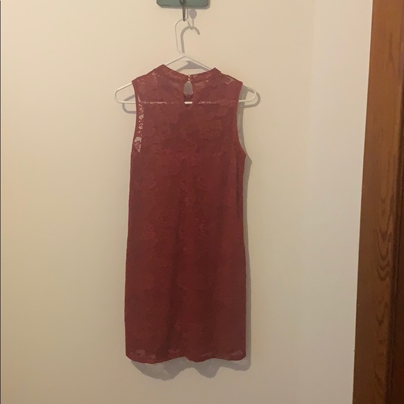 Red lace dress - Picture 2 of 3
